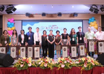 花蓮縣教師節表揚大會 徐榛蔚期許持續成長 為教育共同努力