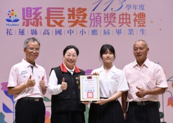 113學年度花蓮縣高國中縣長獎頒獎 徐榛蔚勉勵學子勇於追夢