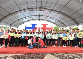 歡慶雙十國慶 徐榛蔚與鄉親活力健走 縣府打通 空中交通