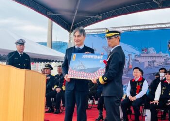 海軍敦睦遠航訓練支隊軍艦十二日花蓮港開放參觀 曾記麻糬贈冬季限定草莓大福