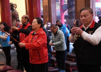 徐榛蔚率縣府團隊參拜花蓮市宮廟 祈求上蒼護祐花蓮安康無災