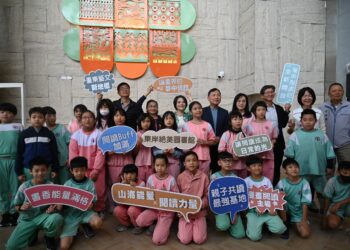 東岸絕美 閱讀新地標 公共藝術《織知》亮相 臺東圖書館即日起全館試營運