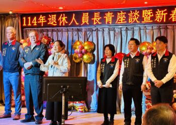 花蓮縣政府退休公務人員長青座談 徐榛蔚向長者致意關懷