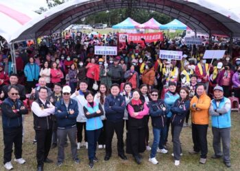 吉安鬱金香公園啟用暨健走活動 徐榛蔚偕傅崐萁與鄉親同樂