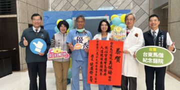 從偏鄉急診到烏克蘭戰區 饒慶鈴祝賀吳佩珊獲十大傑出女青年
