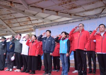 2025花蓮「浪花朵朵、踏浪啟程」元旦健走迎新年 徐榛蔚偕同傅崐萁出席