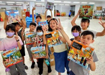 德籍老闆跨足送愛 逾千萬價值桌遊助臺東孩童度過豐富暑假