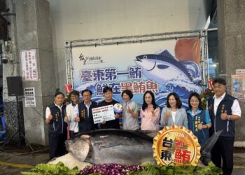 黑鮪魚季正式展開 饒慶鈴主持第一尾黑鮪魚拍賣