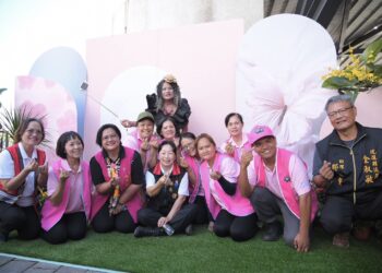 「玩藝列車」結合重陽敬老樂活前進卓溪 徐榛蔚將藝術種子和歡樂帶進村里部落