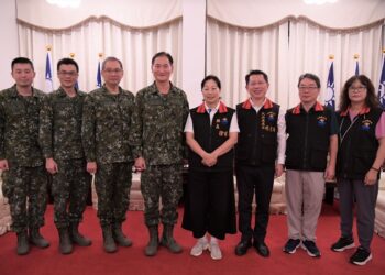 花防部指揮官拜會 徐榛蔚培育國軍第二專長 建立軍民良好互動