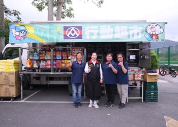 花蓮「幸福花蓮生活物資券」 徐榛蔚親臨現場關懷弱勢鄉親