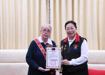 徐榛蔚授證德國籍宣教士顧美玲觀光文化推廣大使